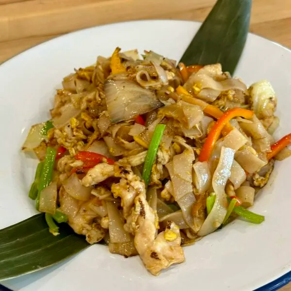 Pad Curry Powder Noodles at Pin Toh Asian